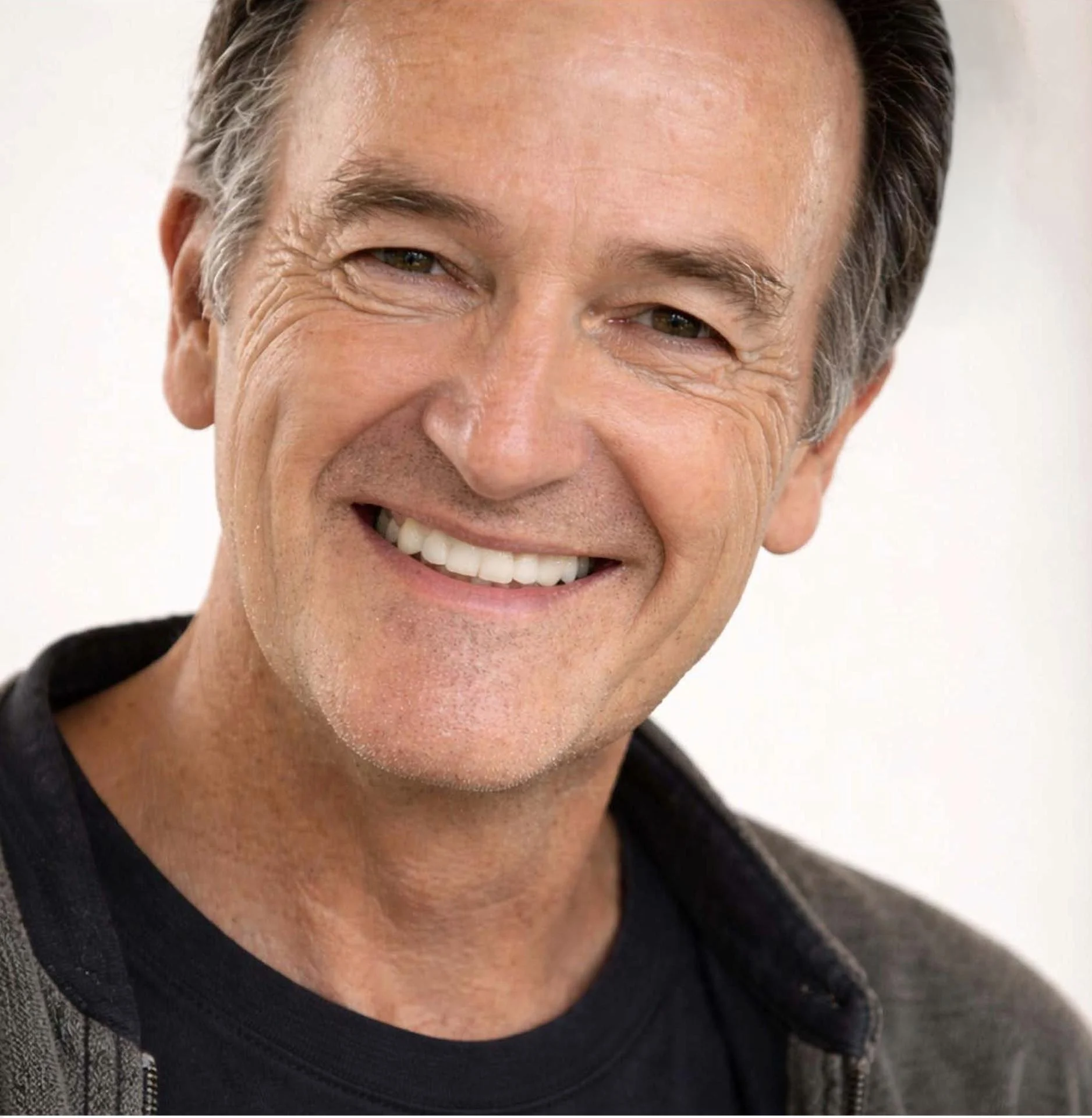 Portrait 2026 chaleureux d homme mature 2 png